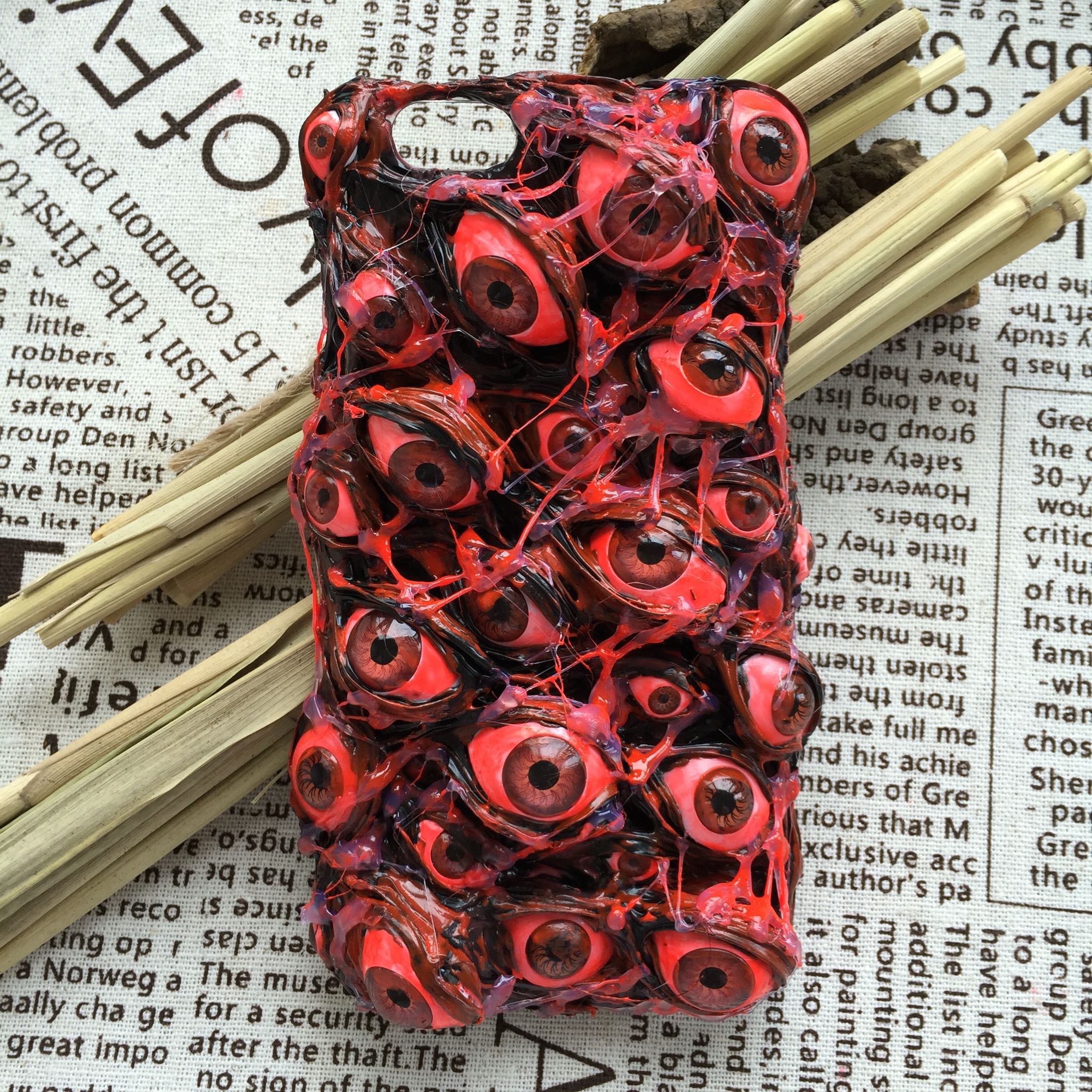 Handmade Cthulhu Eye Phone Case – Spooky Gothic Design
