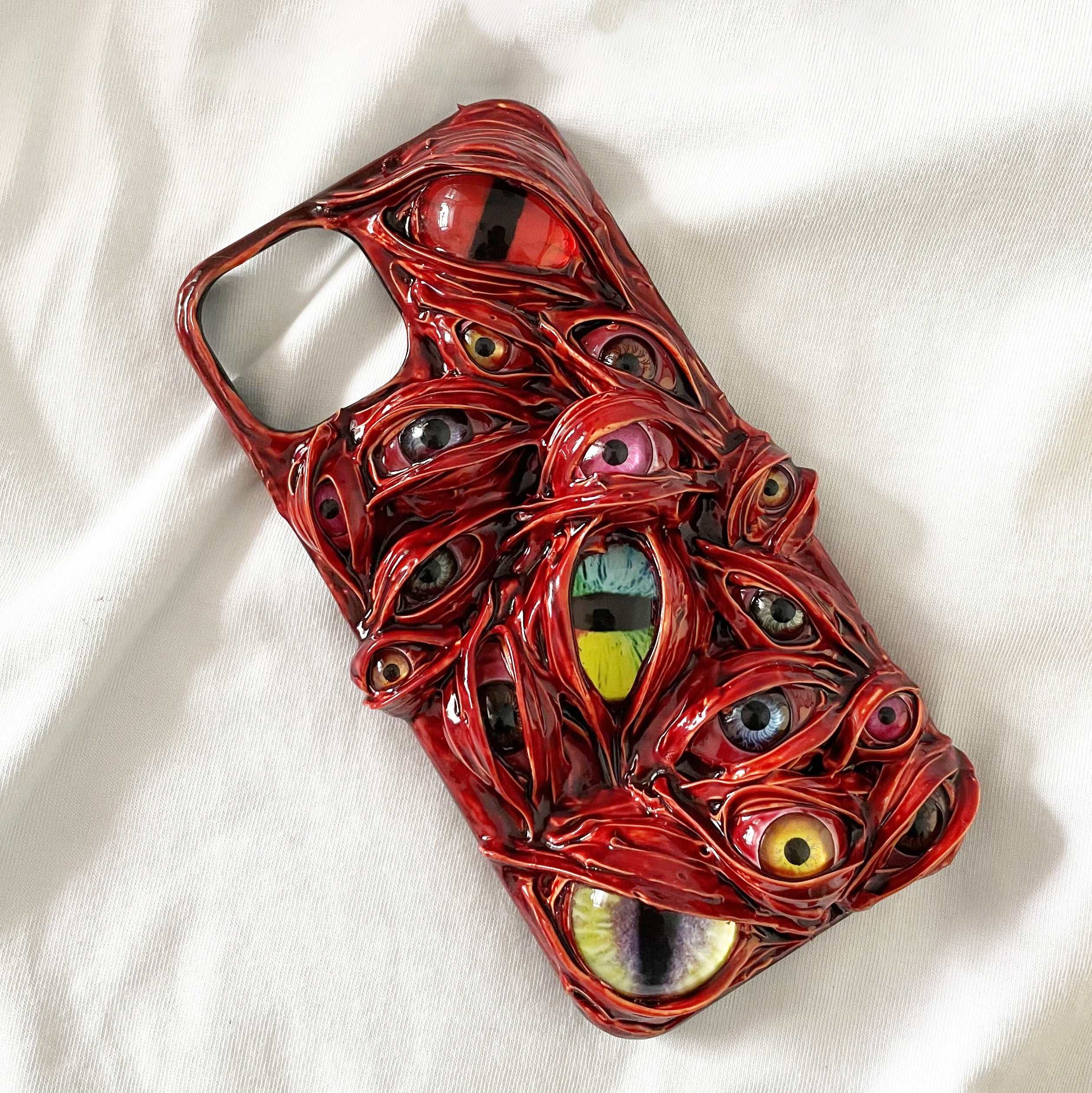 Handmade Cthulhu Eye Phone Case – Spooky Gothic Design