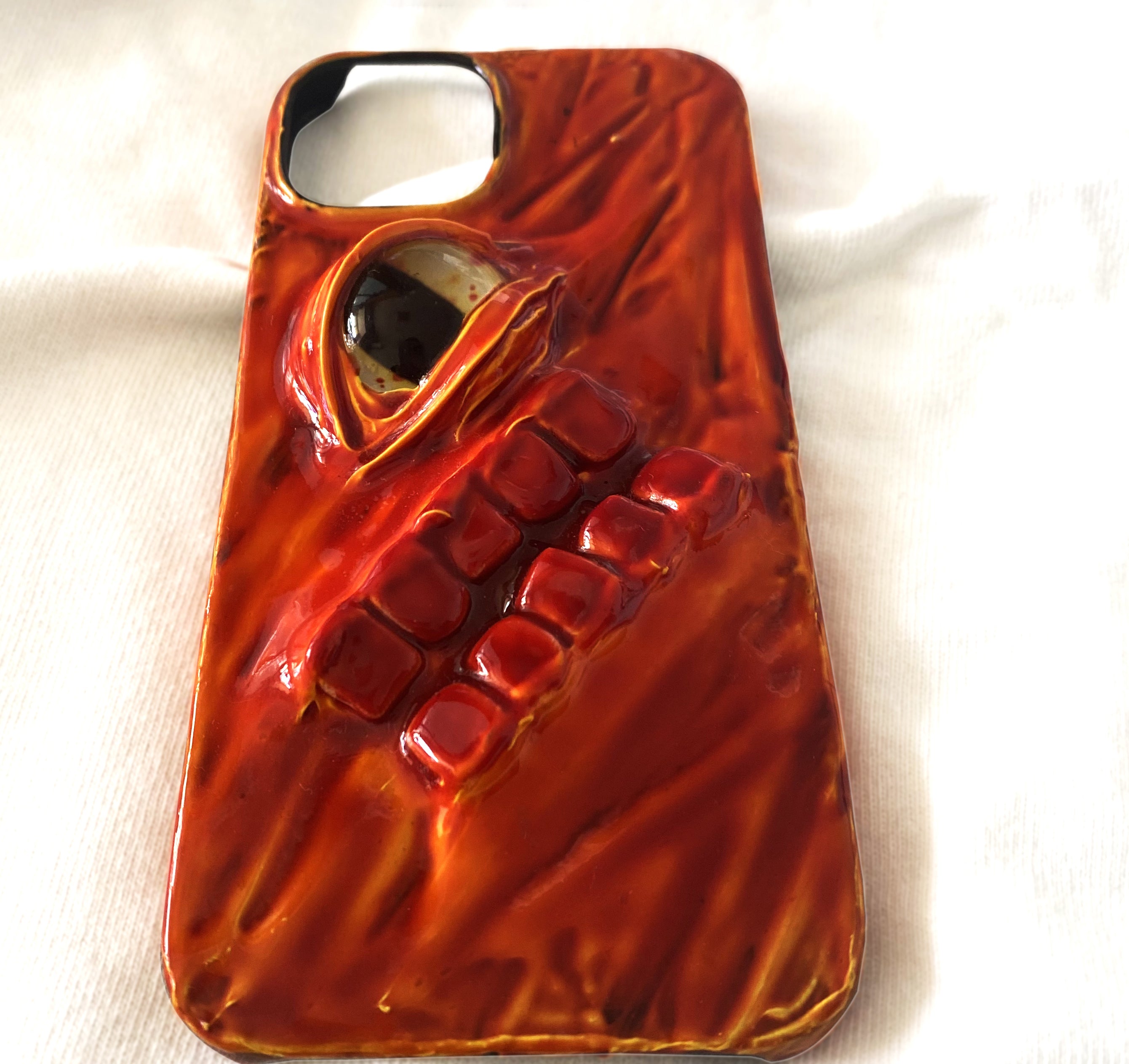 Handmade Cthulhu Eye Phone Case – Spooky Gothic Design