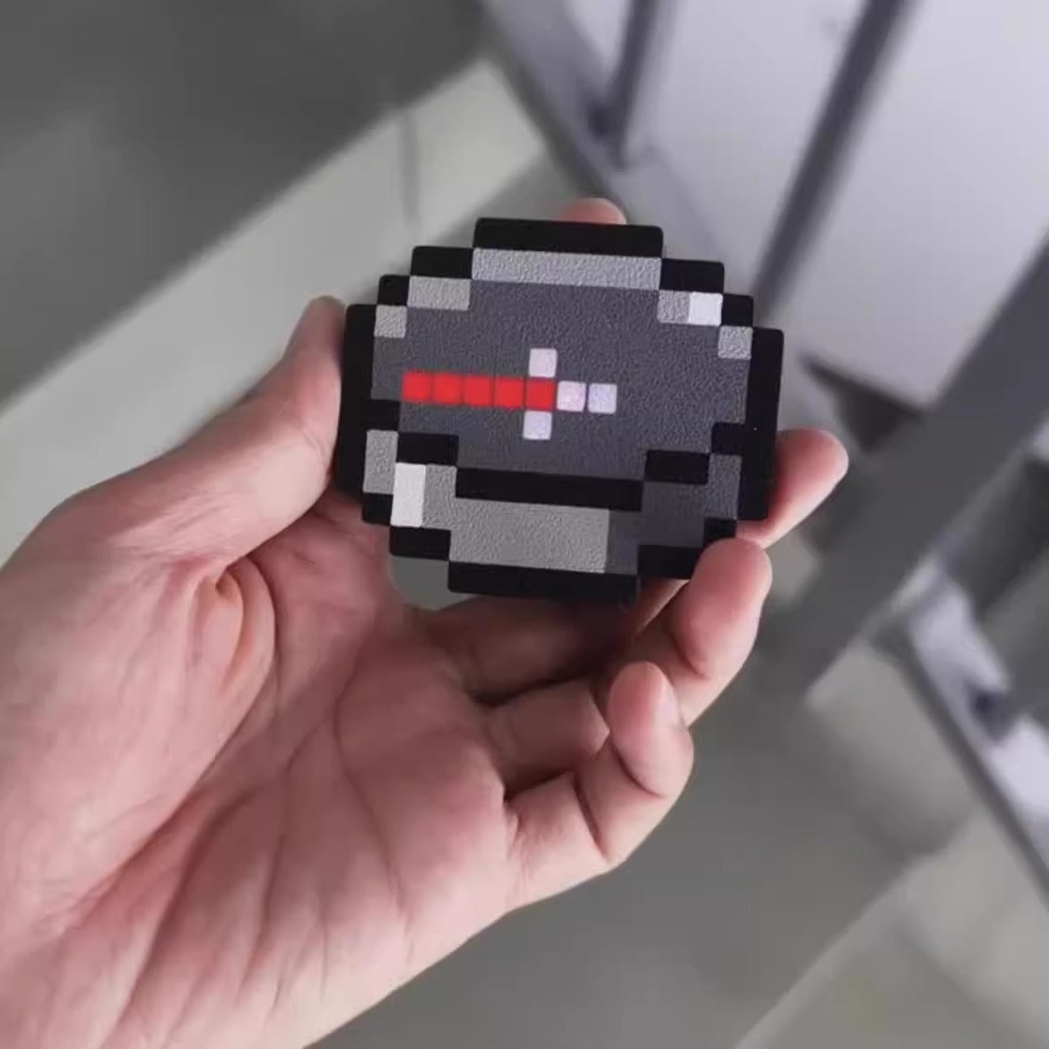 3D-Printed Pixel-Style Explorer's Compass - Glowing Retro Navigation Tool with Lodestone Tracking