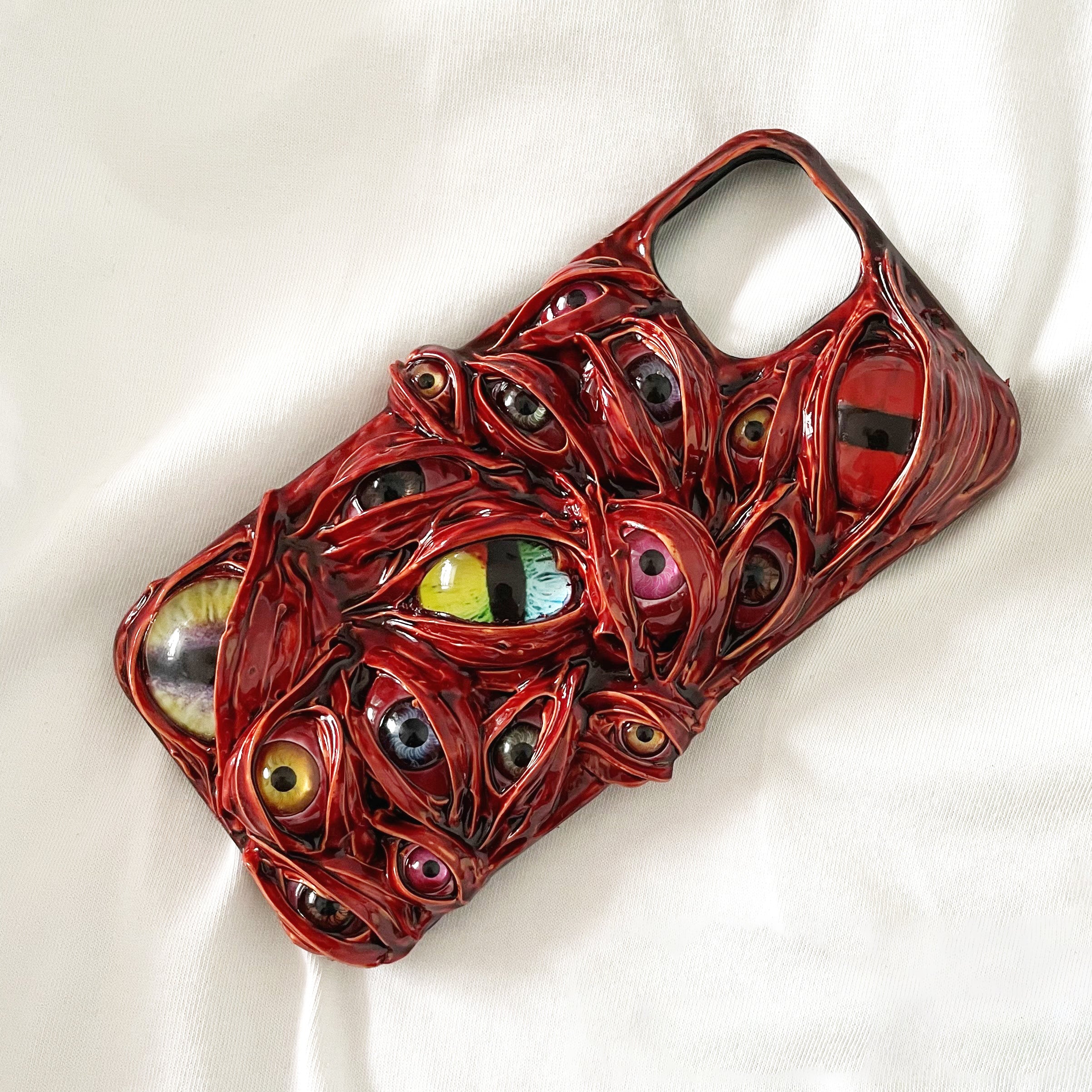 Handmade Cthulhu Eye Phone Case – Spooky Gothic Design