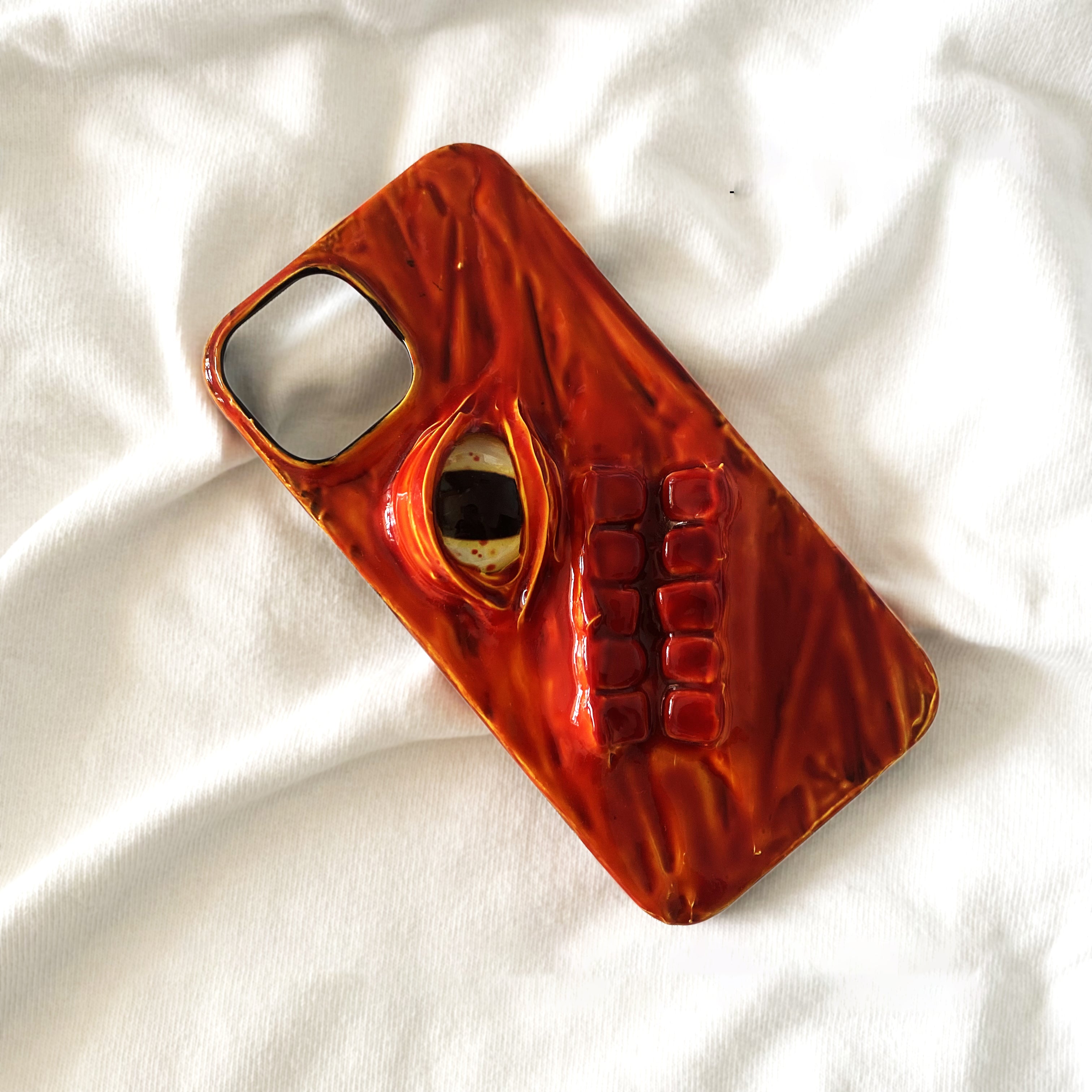 Handmade Cthulhu Eye Phone Case – Spooky Gothic Design