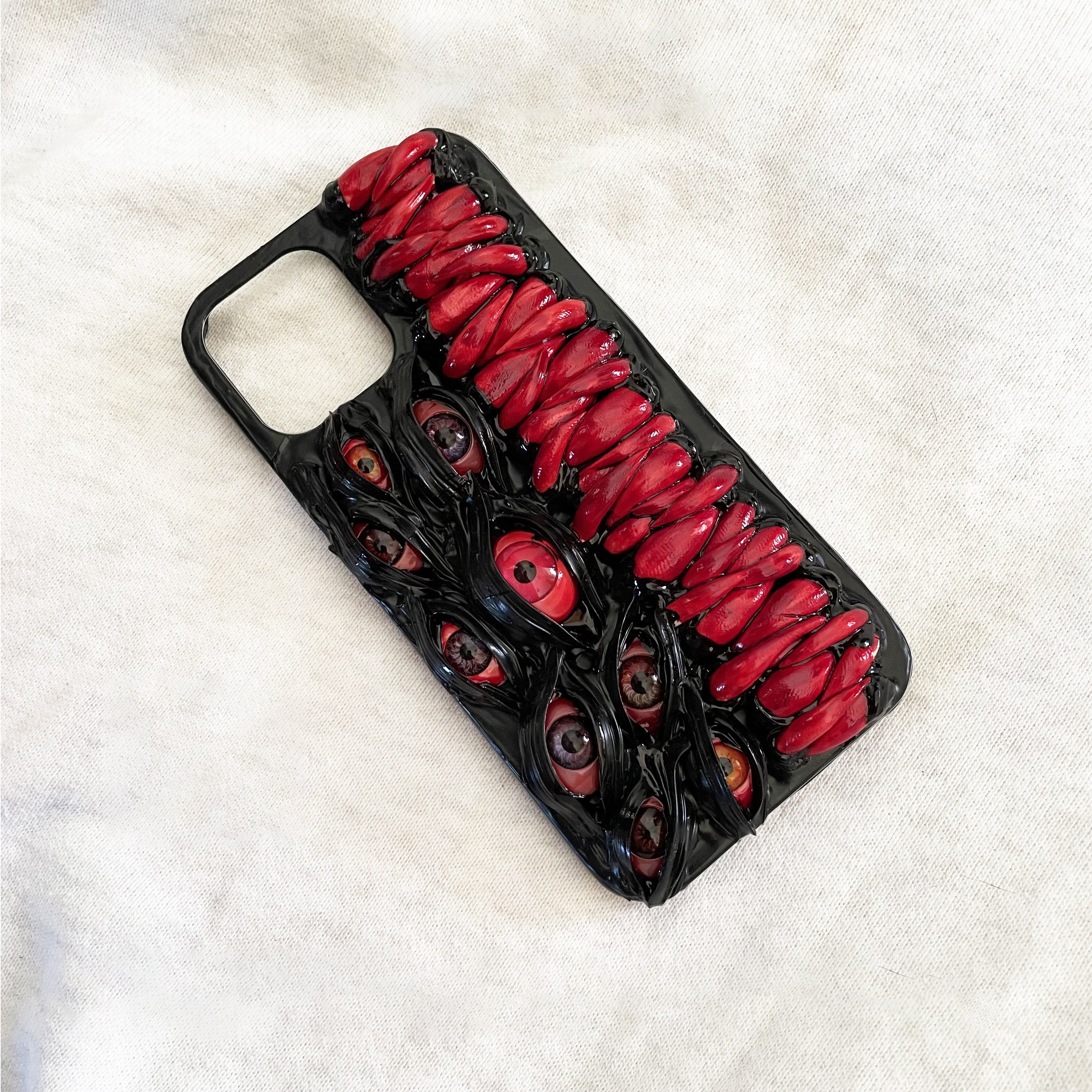 Handmade Cthulhu Eye Phone Case – Spooky Gothic Design