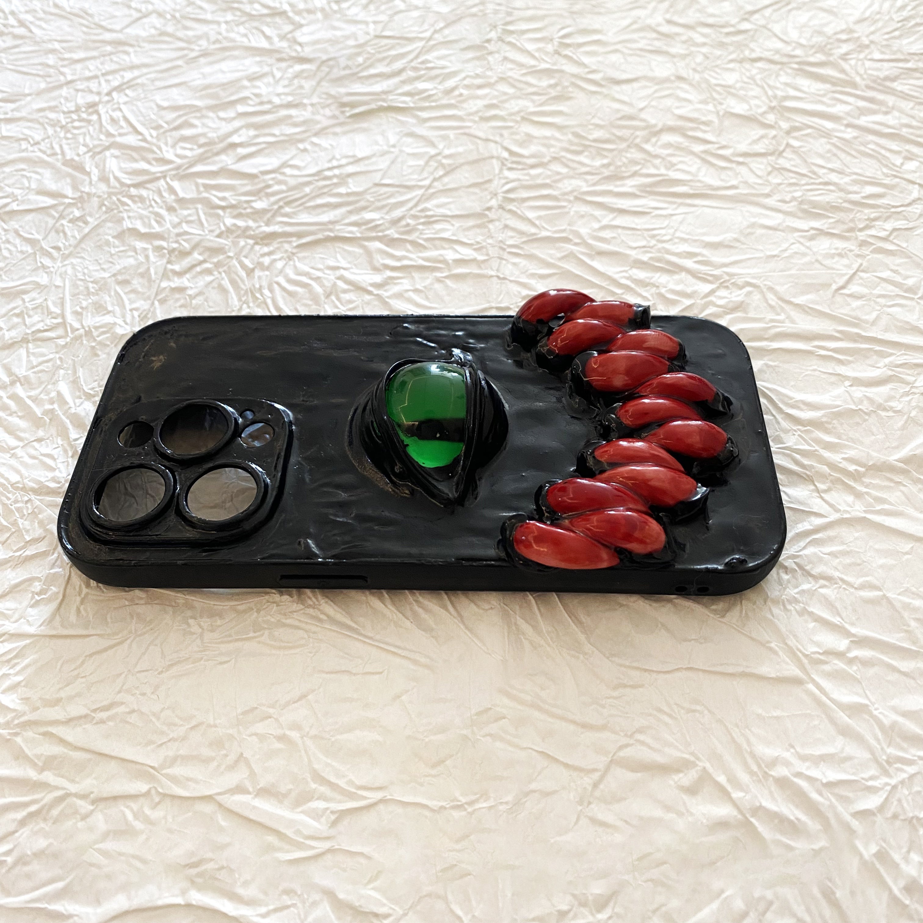 Handmade Cthulhu Eye Phone Case – Spooky Gothic Design