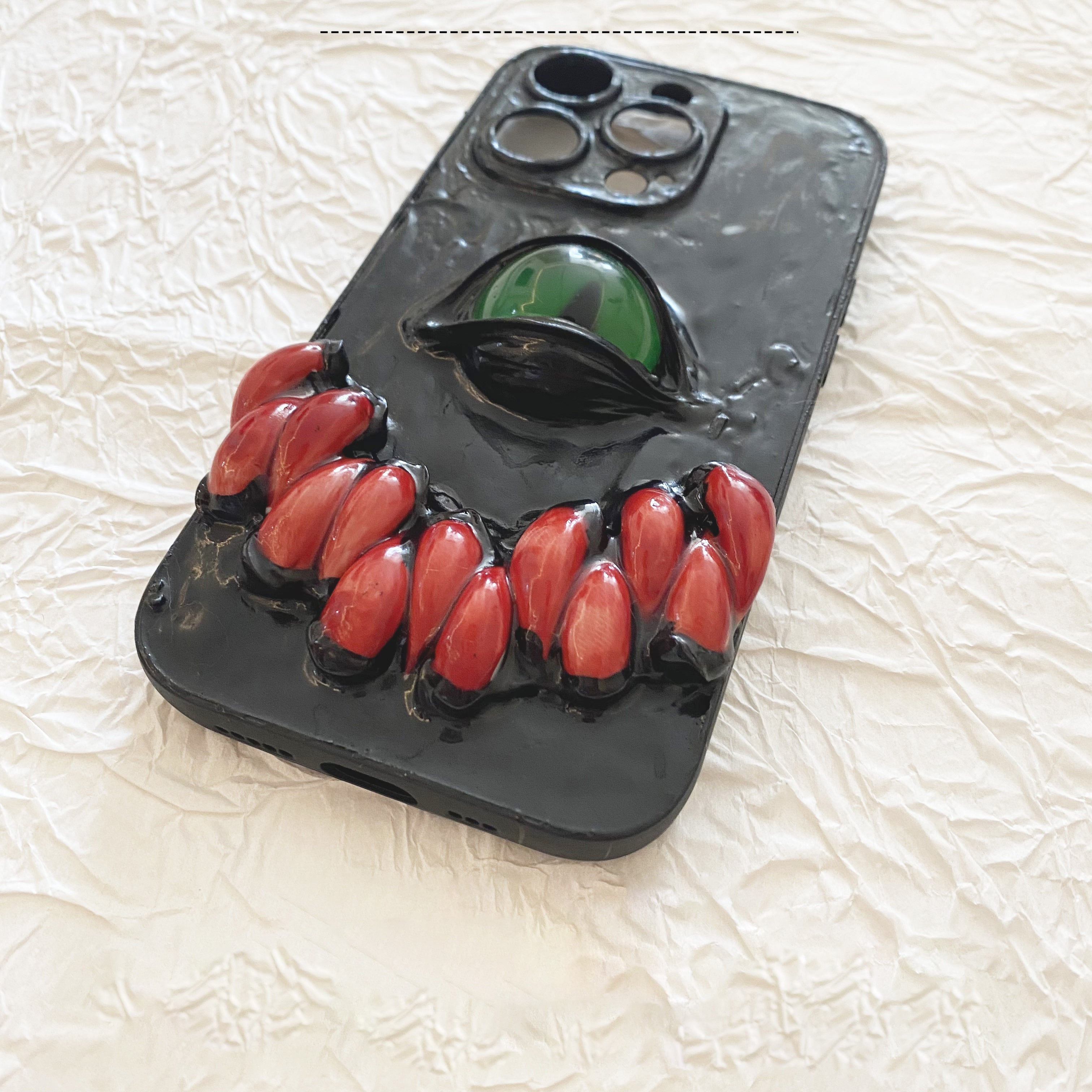 Handmade Cthulhu Eye Phone Case – Spooky Gothic Design