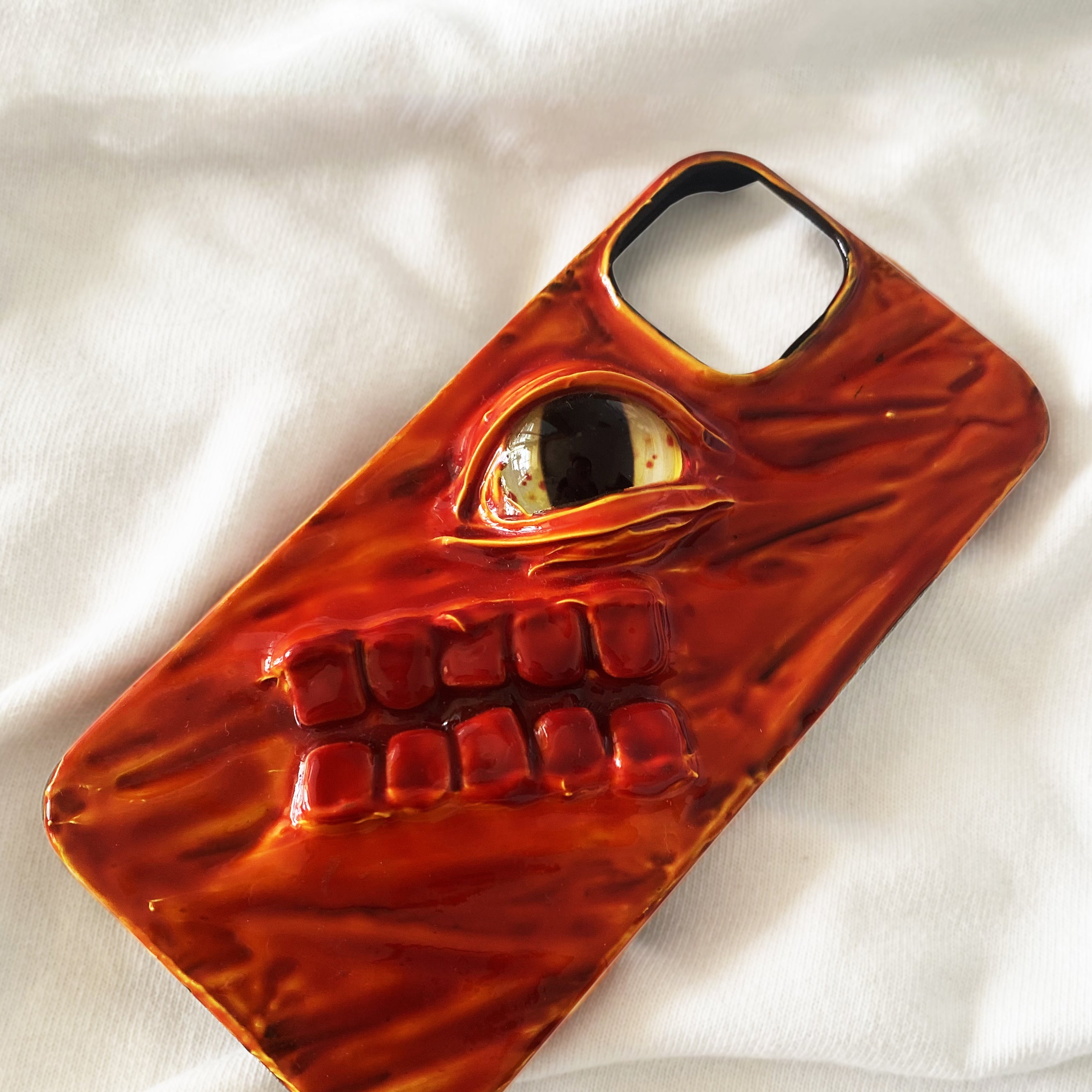 Handmade Cthulhu Eye Phone Case – Spooky Gothic Design