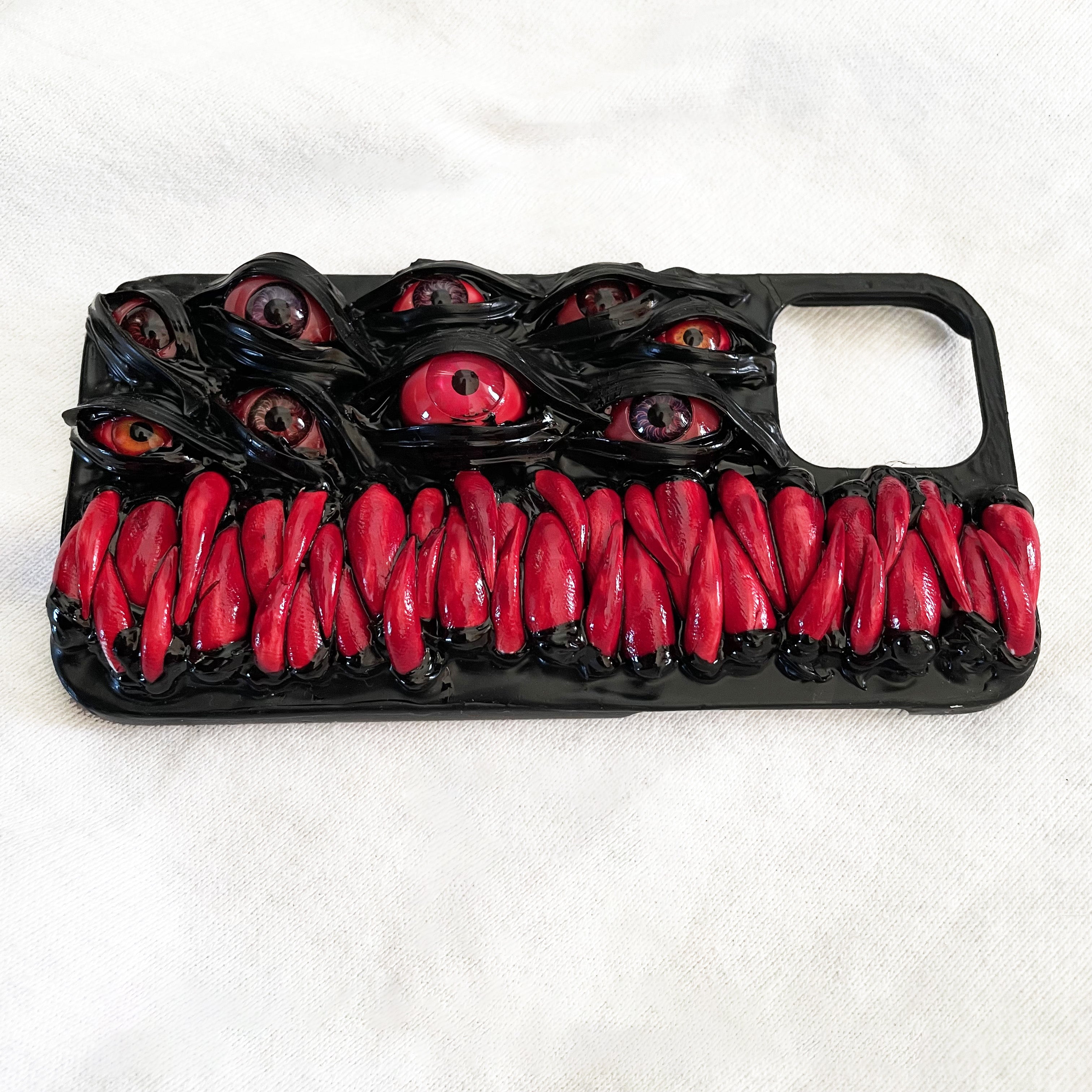 Handmade Cthulhu Eye Phone Case – Spooky Gothic Design