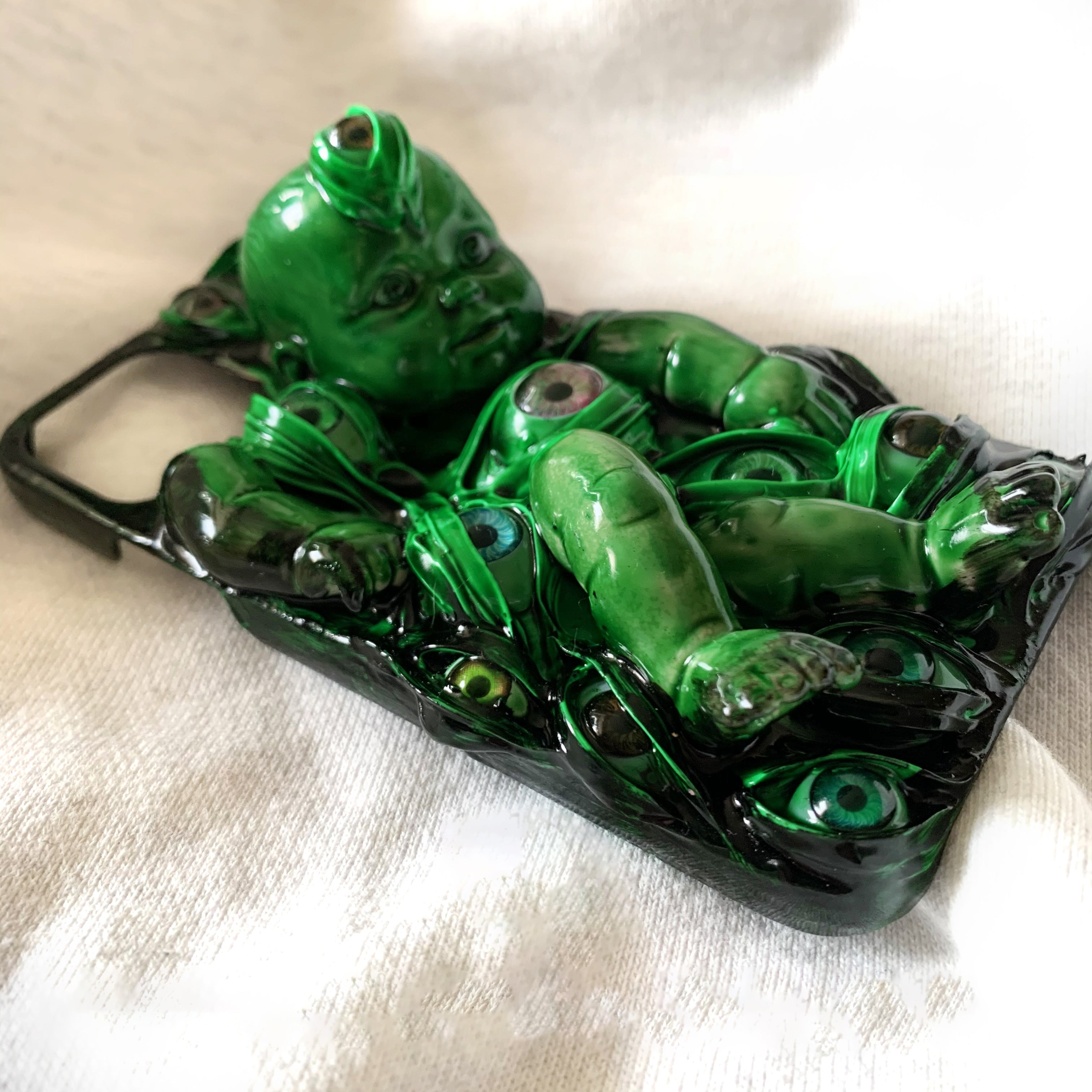 Handmade Cthulhu Eye Phone Case – Spooky Gothic Design