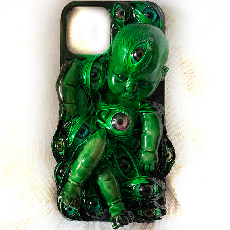 Handmade Cthulhu Eye Phone Case – Spooky Gothic Design