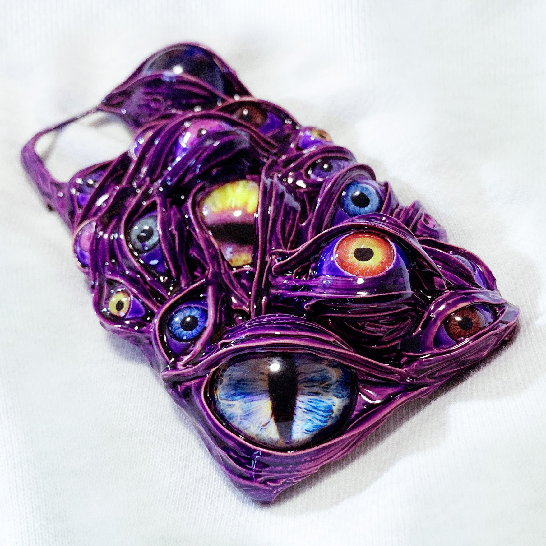 Handmade Cthulhu Eye Phone Case – Spooky Gothic Design