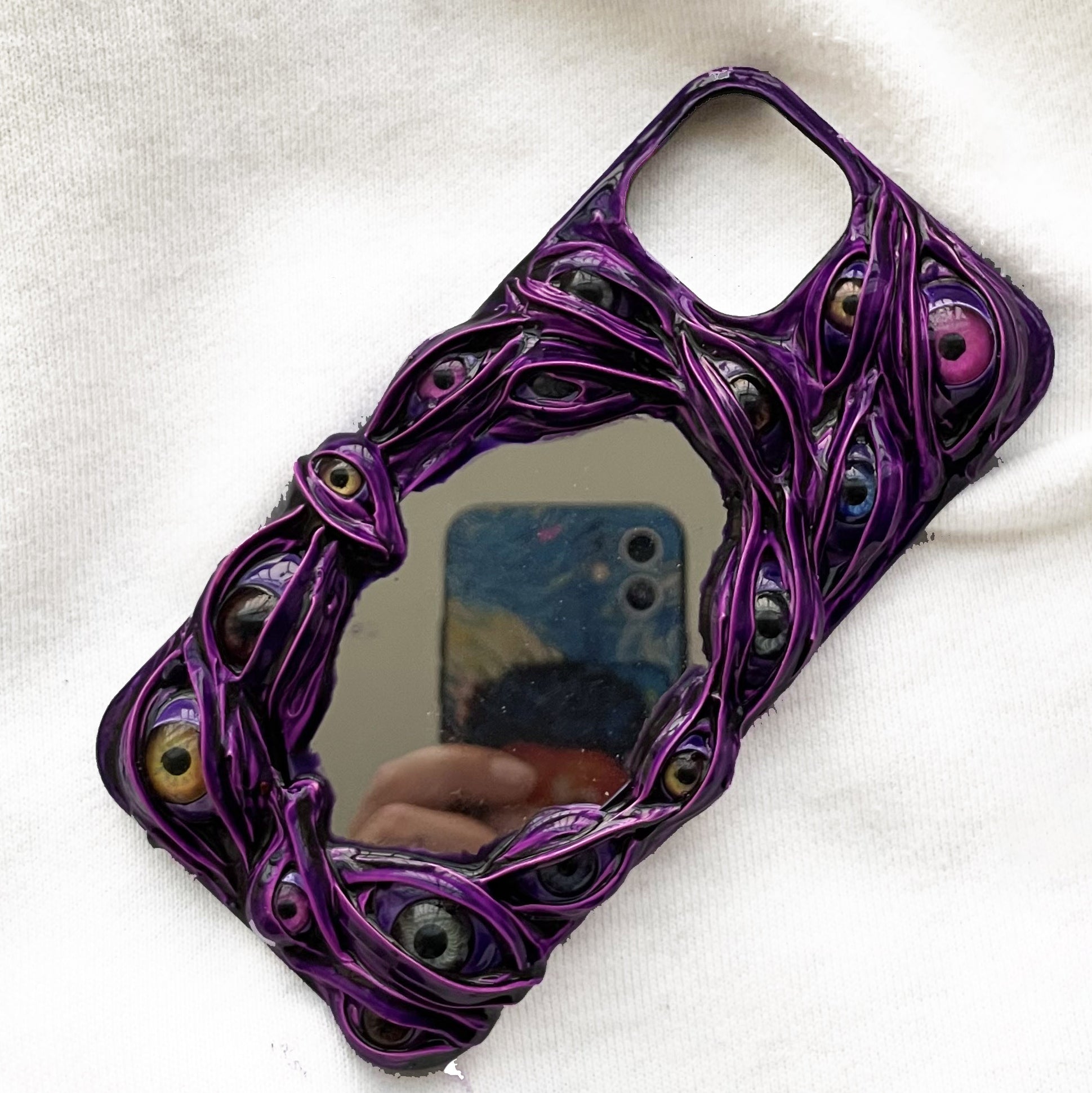 Handmade Cthulhu Eye Phone Case – Spooky Gothic Design