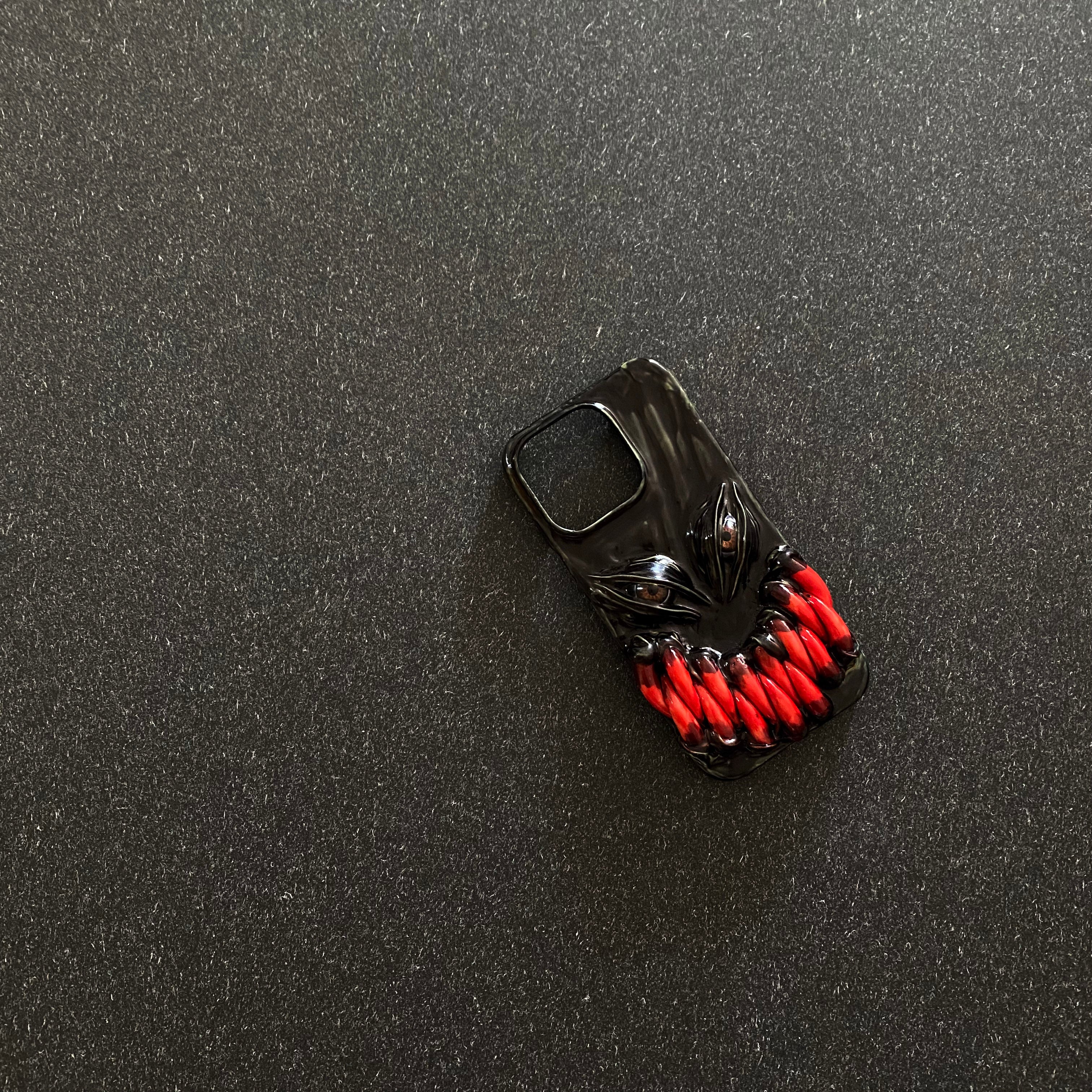Handmade Cthulhu Eye Phone Case – Spooky Gothic Design